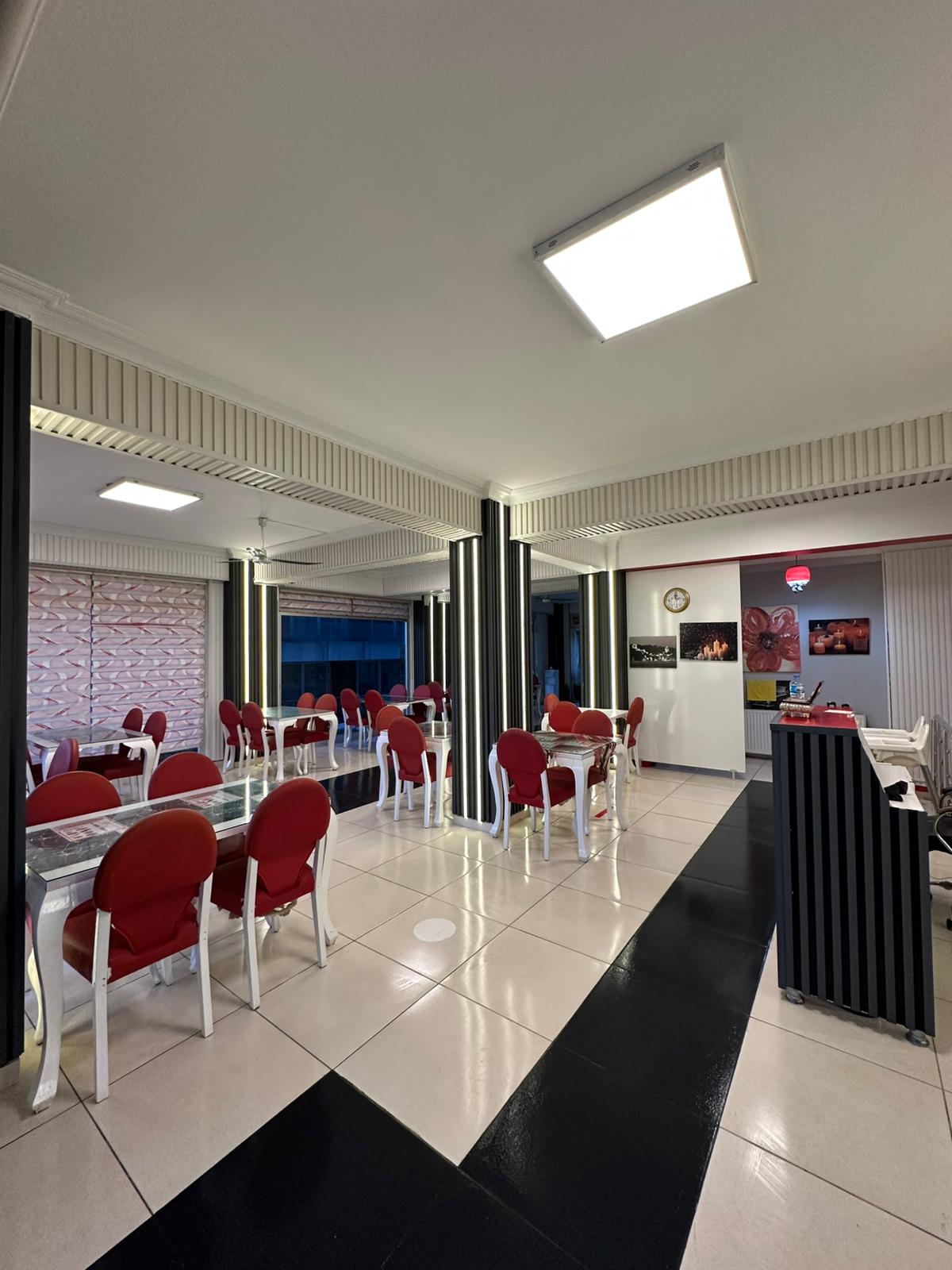 Kırmızı Beyaz Pide Kebap 